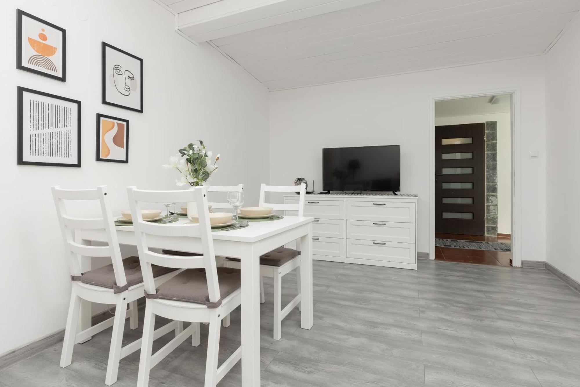 Metro Plac Wilsona Apartments Mickiewicza By Noclegi Renters Warsaw Exterior photo
